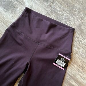 NWT Nude tech solid  high waist Capri leggings. Womens size small.